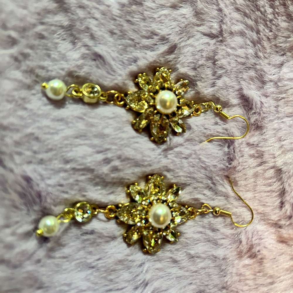 Hand crafted Beautiful dazzling earrings.